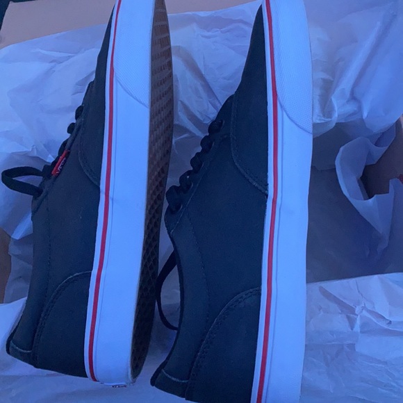 Vans - Picture 5 of 8